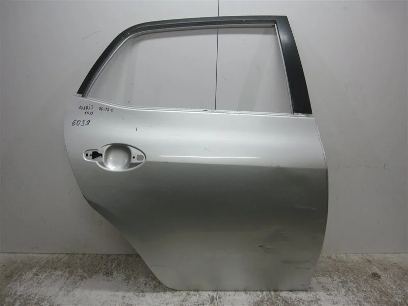Дверь Toyota Auris 2006-2013