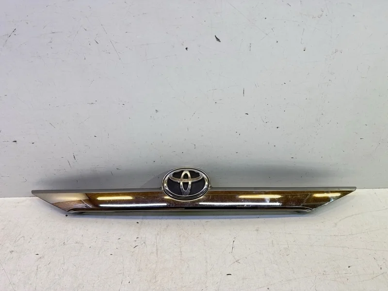 Накладка крышки багажника Toyota Camry 2011-2014 V50