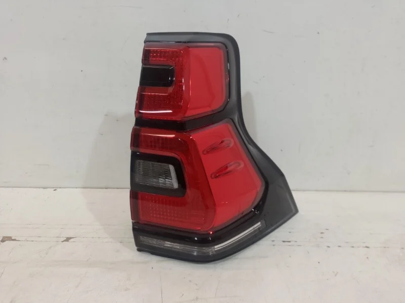 Фонарь Toyota Land Cruiser Prado 2018- 150