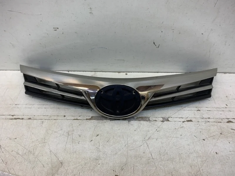 Решетка радиатора Toyota Corolla Рестайлинг E180