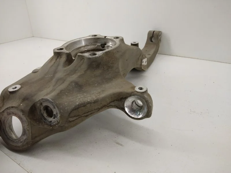 Кулак поворотный BMW 5er 2013- . F10