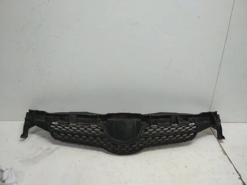 Решетка радиатора Toyota Auris 2006-2010 E150