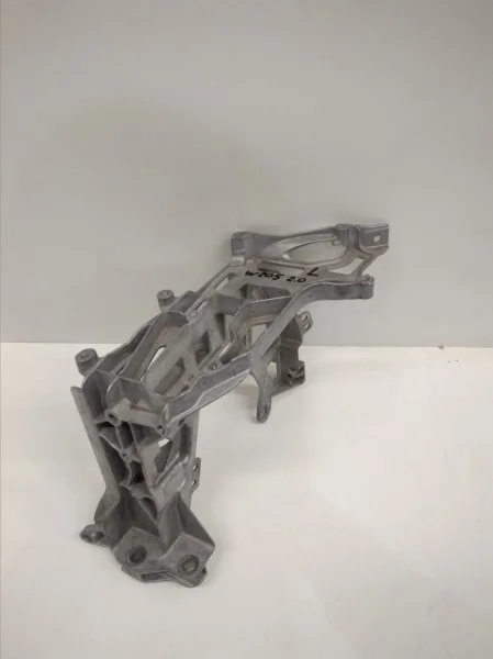 Кронштейн фары Mercedes-Benz -Class 2015-2018 W205