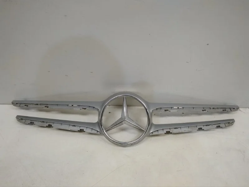 Накладка решетки радиатора Mercedes-Benz -Class 2015-2018 W205