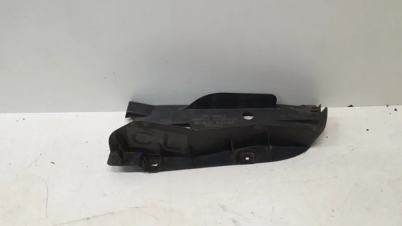 Пыльник бампера Toyota Land Cruiser 2007-