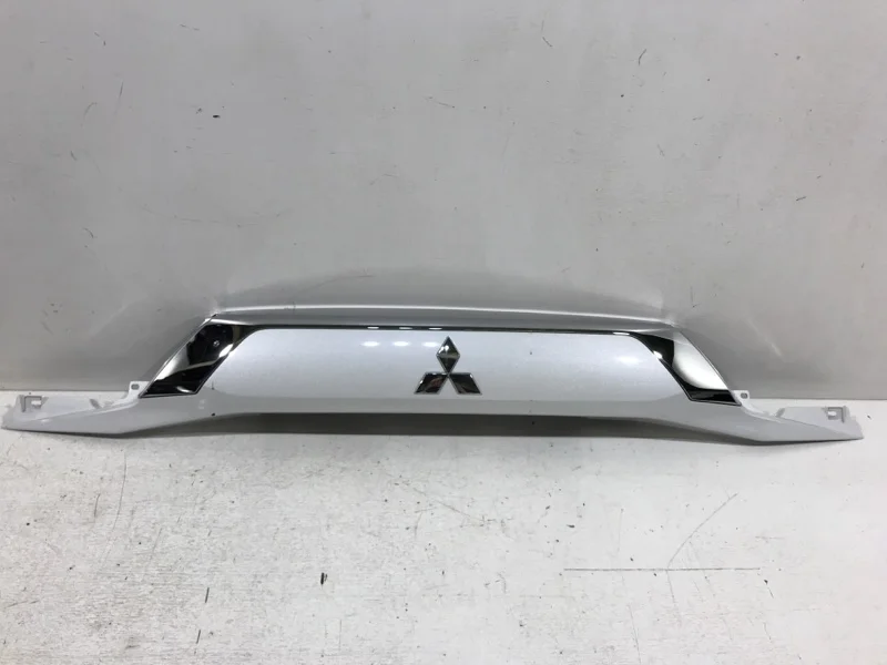 Накладка двери багажника Mitsubishi Outlander 2015- 3