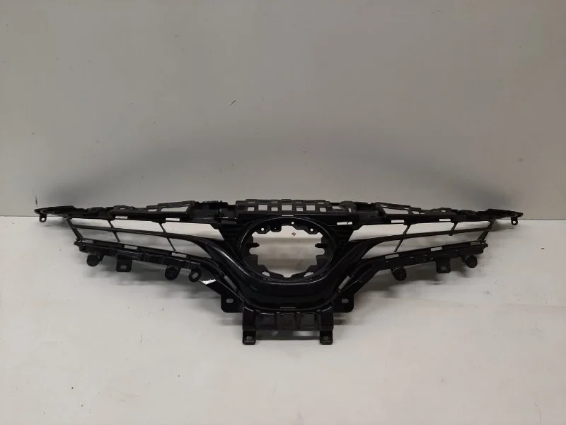 Решетка радиатора Toyota Camry 2018- V70