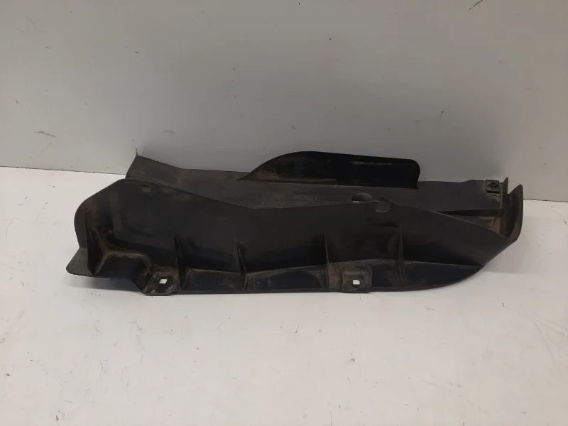 Пыльник бампера Toyota Land Cruiser 2008-