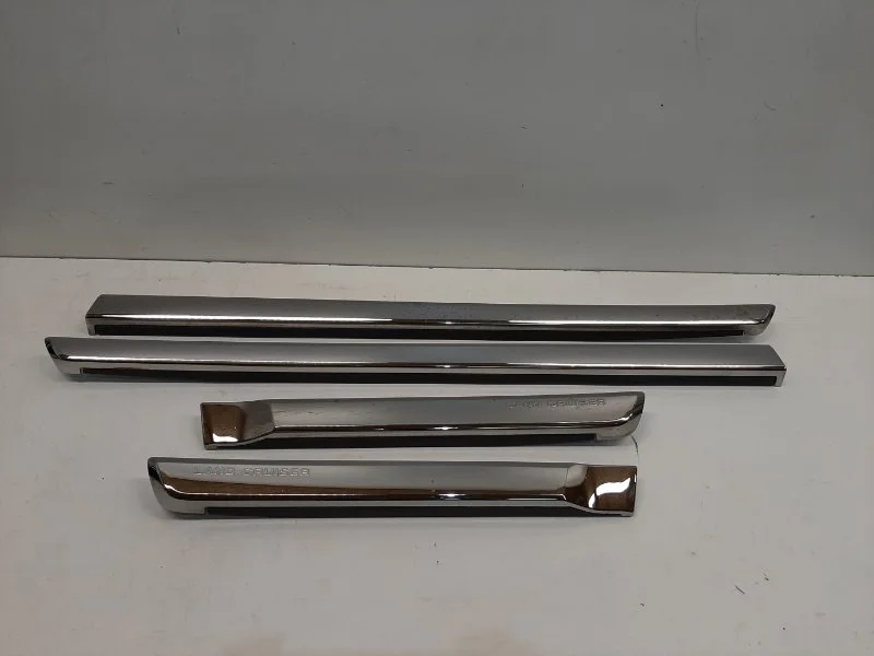 Комплект молдингов на двери Toyota Land Cruiser 2016- 200