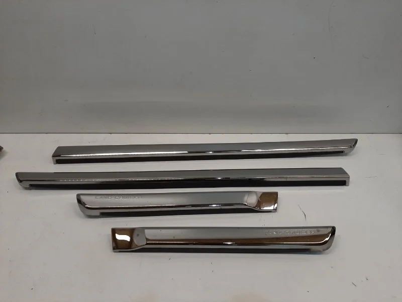 Комплект молдингов на двери Toyota Land Cruiser 2016- 200