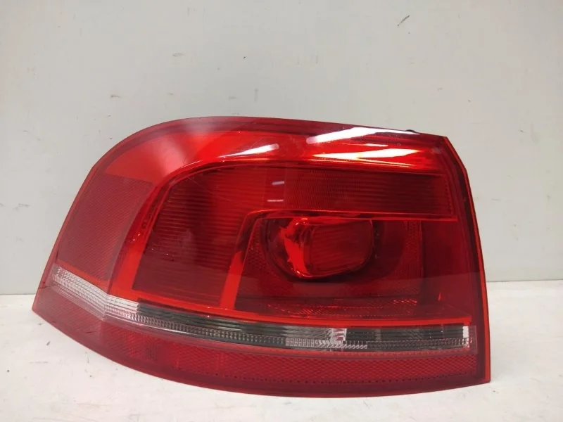 Фонарь Volkswagen Passat 2011-2015 B7 Variant