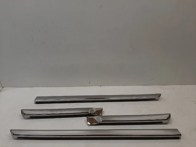 Комплект молдингов на двери Toyota Land Cruiser 2016- 200