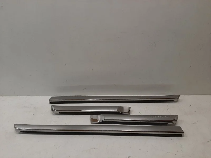 Комплект молдингов на двери Toyota Land Cruiser 2016- 200