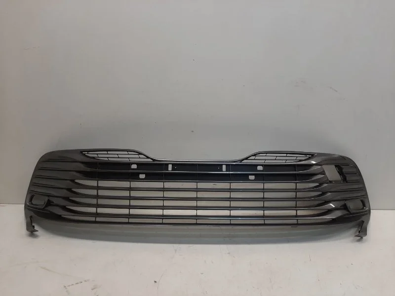 Решетка бампера Toyota Camry 2018- V70