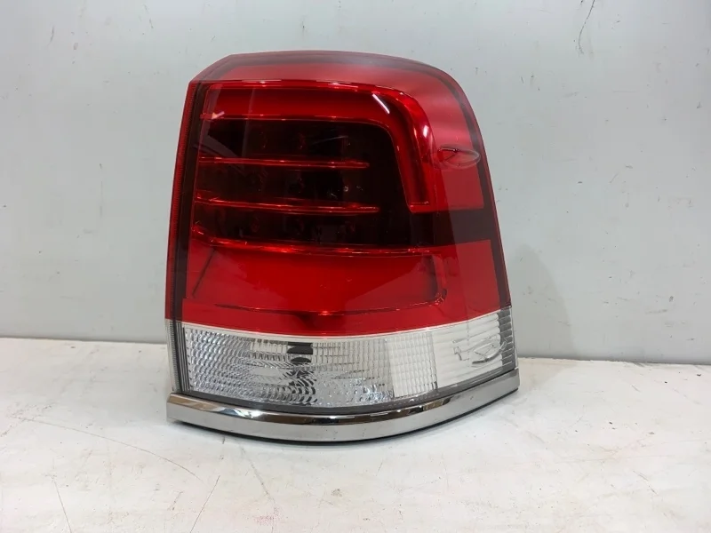 Фонарь Toyota Land Cruiser 2016- 200