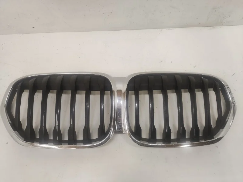 Решетка радиатора BMW X1 2019- F48