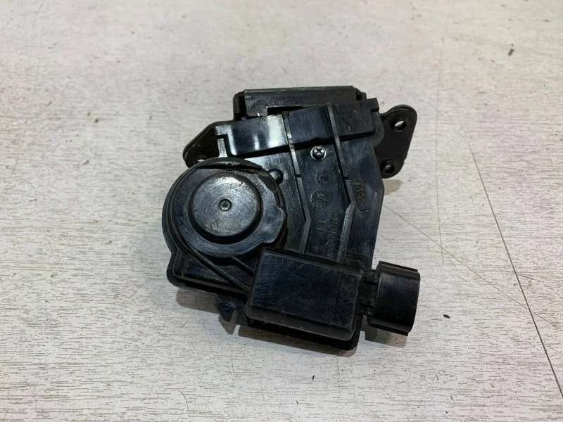 Замок багажника Toyota Auris 2006-2012 E150