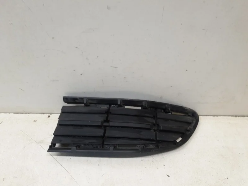 Решетка бампера Toyota Rav4 2013-2016 40