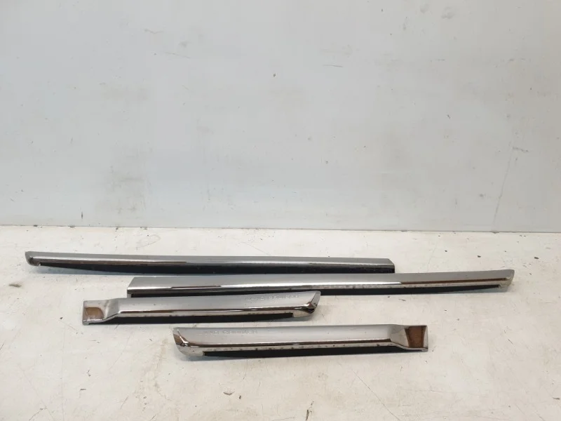 Комплект молдингов на двери Toyota Land Cruiser 2016- 200