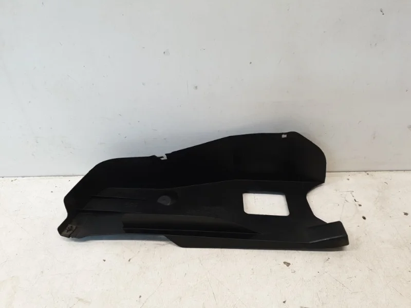 Пыльник бампера Toyota Land Cruiser 2016- 200