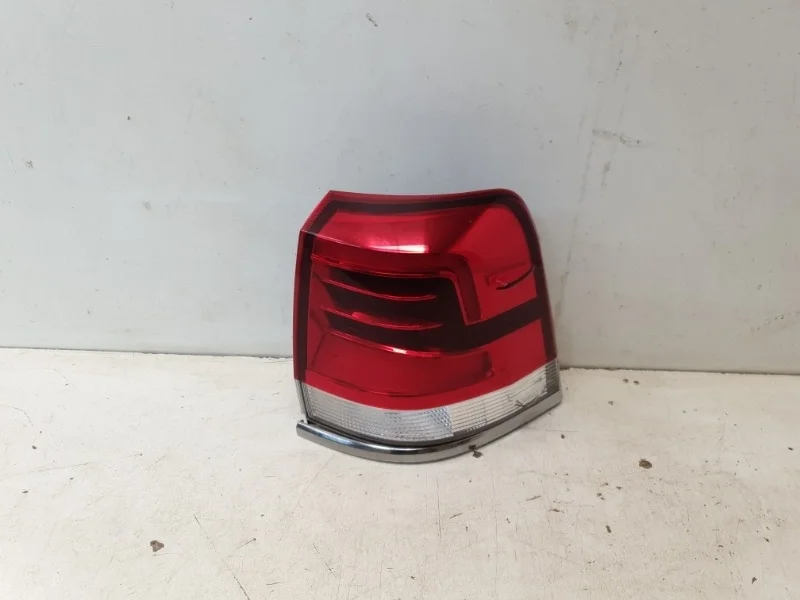 Фонарь Toyota Land Cruiser 2015- 200