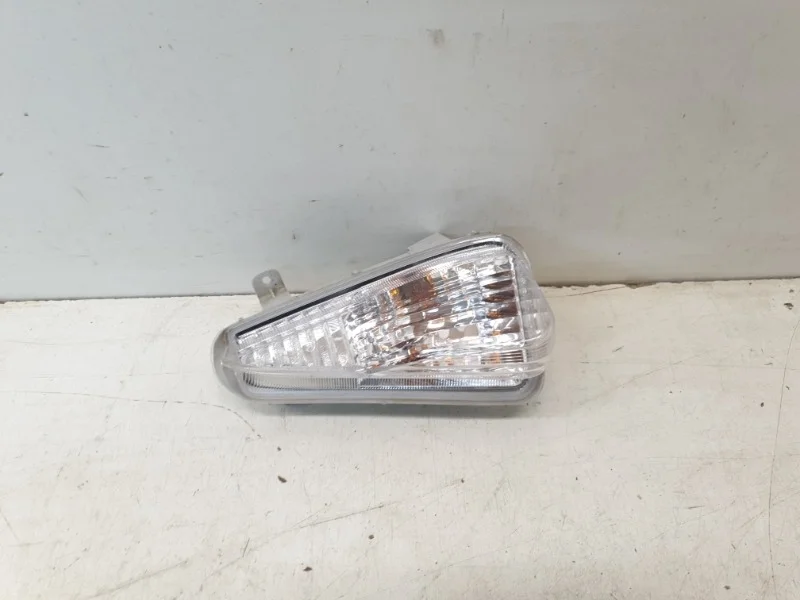 Повторитель поворота Toyota Camry 2017- V55