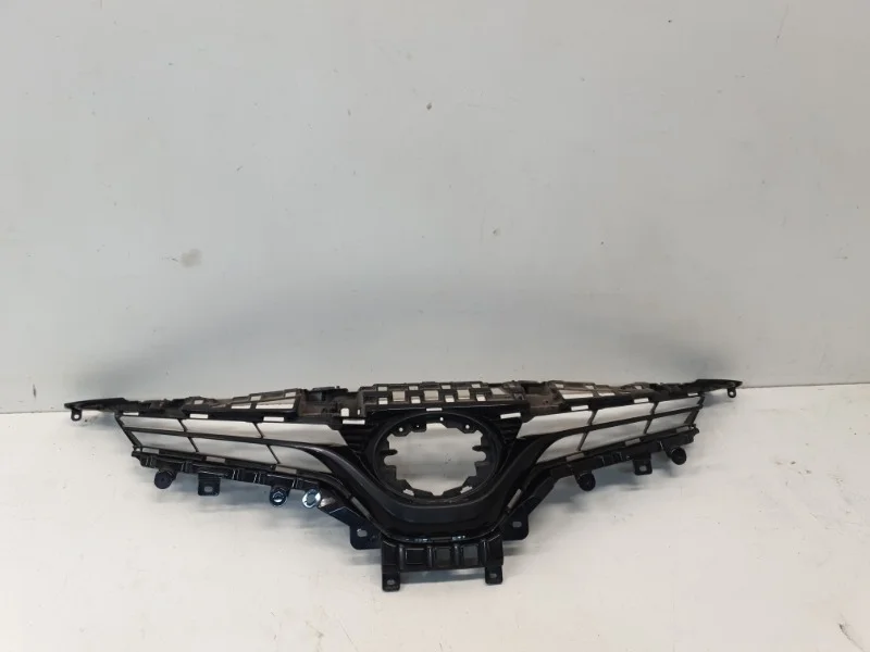 Решетка радиатора Toyota Camry 2018- V70