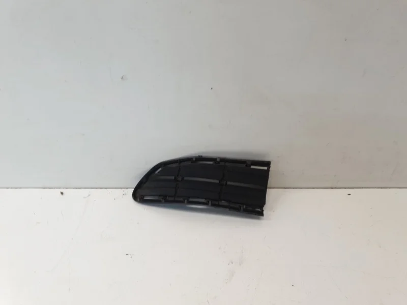 Решетка бампера Toyota Rav4 2013-2016 40