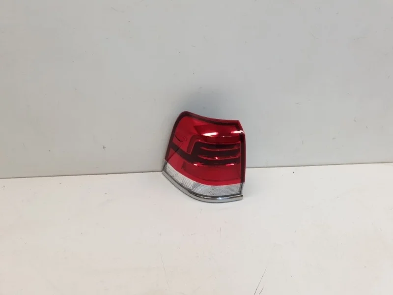 Фонарь Toyota Land Cruiser 2016-2021 200