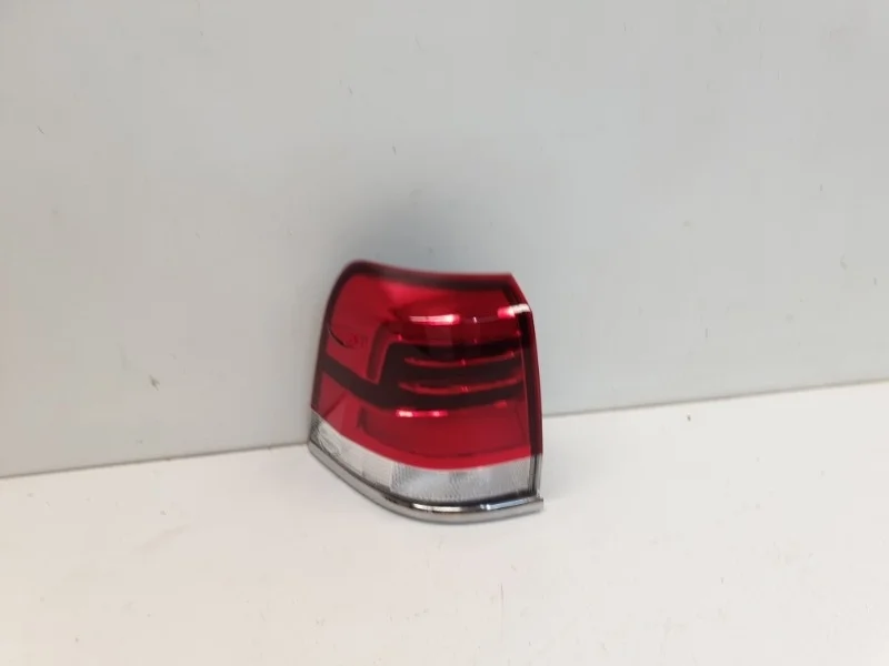 Фонарь Toyota Land Cruiser 2016-2021 200