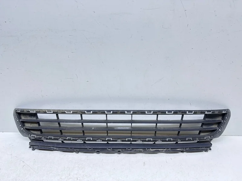Решетка бампера Volkswagen Golf 2013-2017