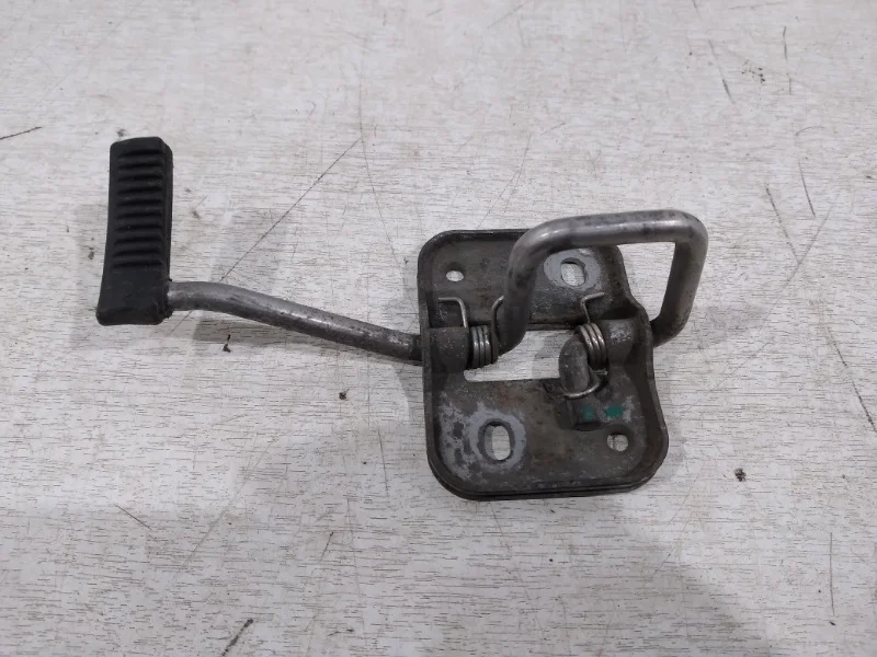 Крючок капота Volkswagen Polo 2011- Sedan