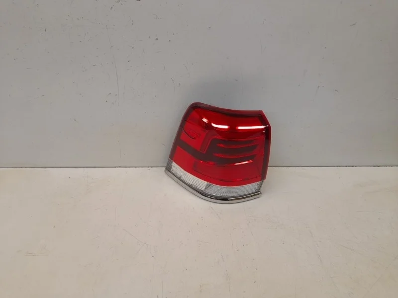 Фонарь Toyota Land Cruiser 2016-2021 200