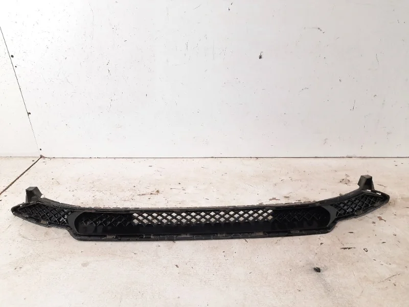 Решетка бампера Hyundai Solaris 2020-