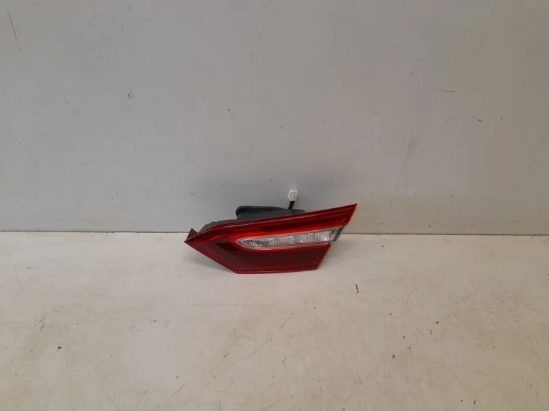 Фонарь Toyota Camry 2018- 70