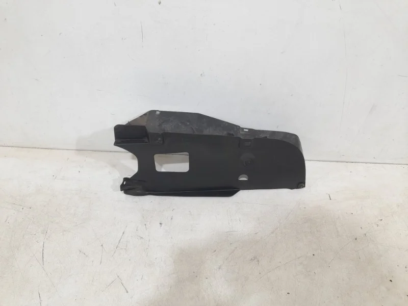 Пыльник бампера Toyota Land Cruiser 2016-2021 200