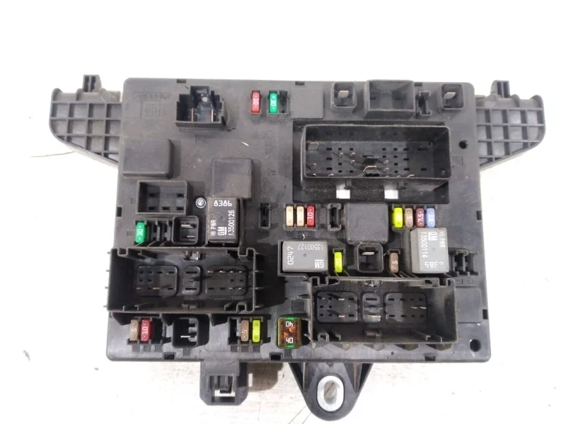 Блок предохранителей Opel Astra 2010-2017 J