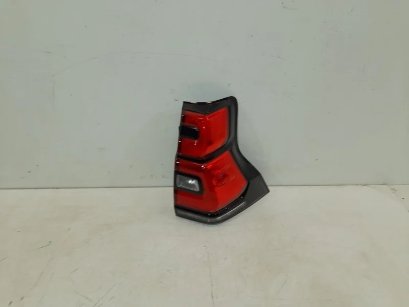 Фонарь Toyota Land Cruiser Prado 2018- 150