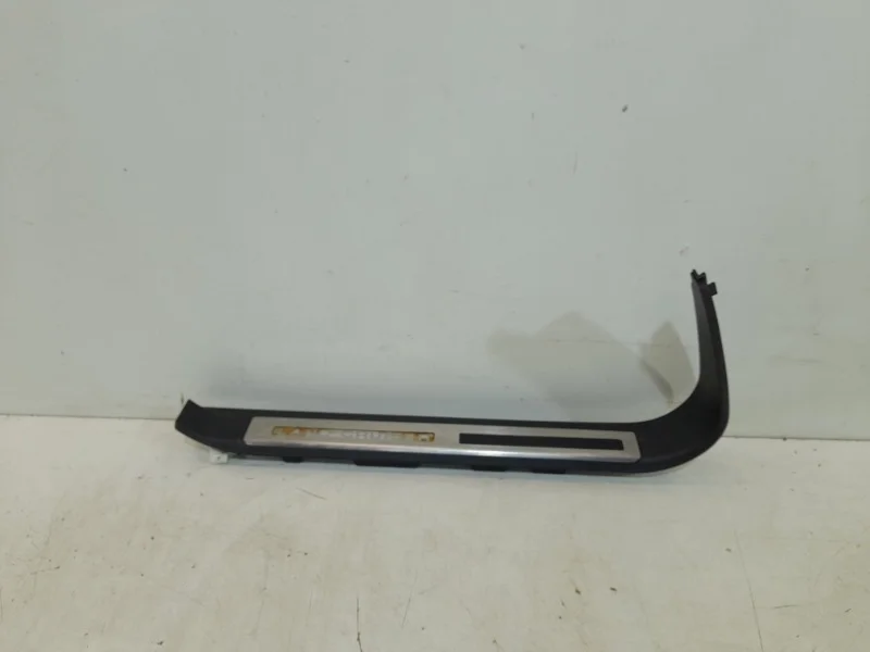 Накладка порога внутренняя Toyota Land Cruiser 2016-2022 200