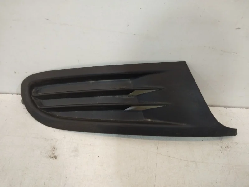Решетка бампера Volkswagen Golf 2009-2012 6