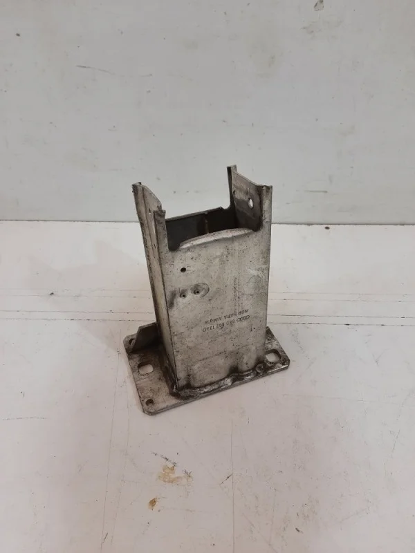 Кронштейн усилителя AUDI A4 2009-2015 B8