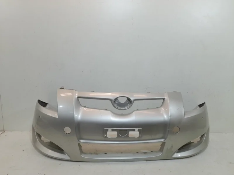 Бампер Toyota Auris 2005-2010