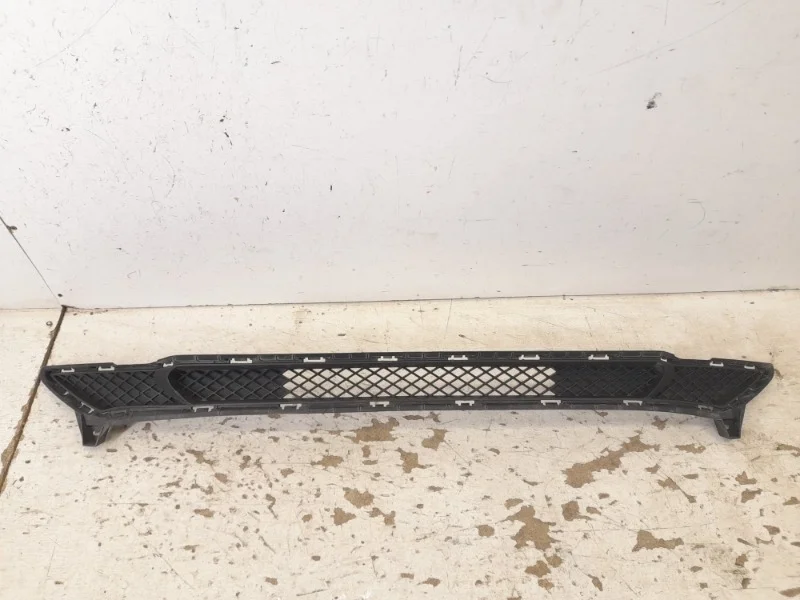 Решетка бампера Hyundai Solaris 2020-