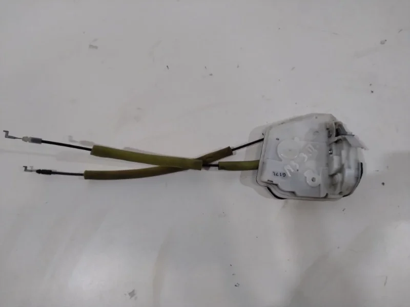 Замок двери Mazda 3 2008-2013 BL