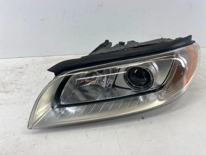 Фара Volvo XC70 2008-2013