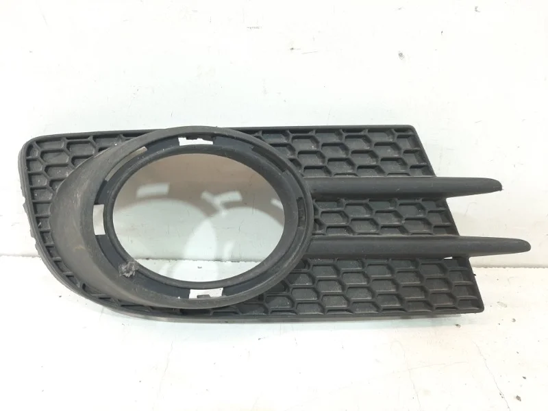 Решетка бампера Volkswagen Tiguan 2011-2016