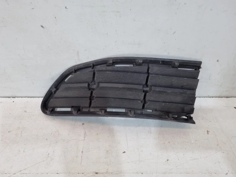 Решетка бампера Toyota Rav4 2013-2016 40