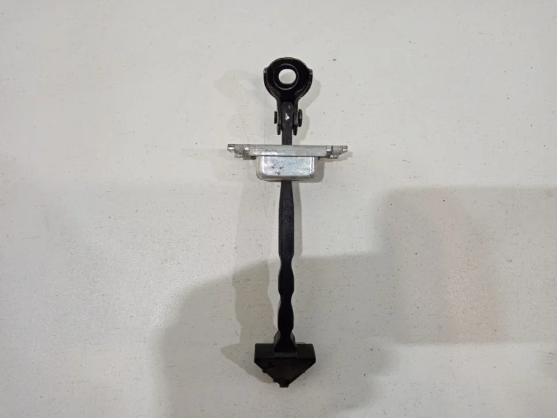 Ограничитель двери Mazda 3 2009-2013 BL