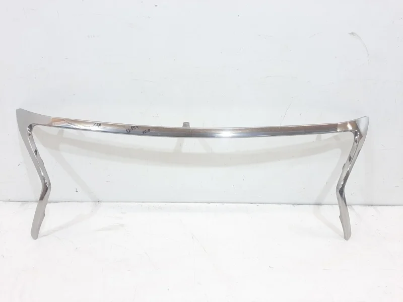 Молдинг решетки радиатора Lexus LX 2012-2015 3