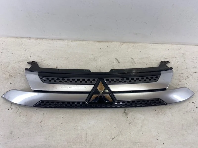 Решетка радиатора Mitsubishi Outlander 2018- 3